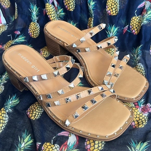 Brand New Madden Girl Roamm Block Heeled Dress Sandals Tan w/ Silver Tone Studs - Picture 10 of 14